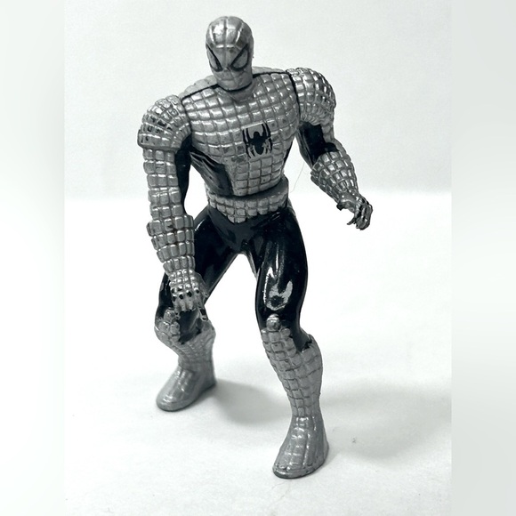 Spider-Man Black & Silver Die-Cast Metal Figure, 2 1/2 Inches Tall, 1997 Toy Biz - Picture 3 of 4